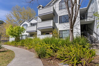 Deer Valley in San Rafael, CA - Foto de edificio - Building Photo