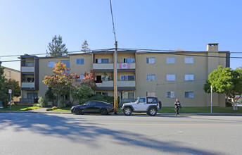 11901 222 St in Maple Ridge, BC - Building Photo - Building Photo