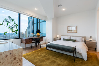 Peridot Residences in Dallas, TX - Building Photo - Interior Photo