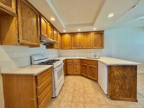 9241 Harrogate Way in Elk Grove, AZ - Building Photo - Building Photo