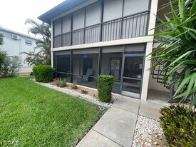 4525 Country Club Blvd in Cape Coral, FL - Building Photo