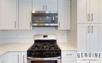 1008 England St in Huntington Beach, CA - Building Photo - Building Photo