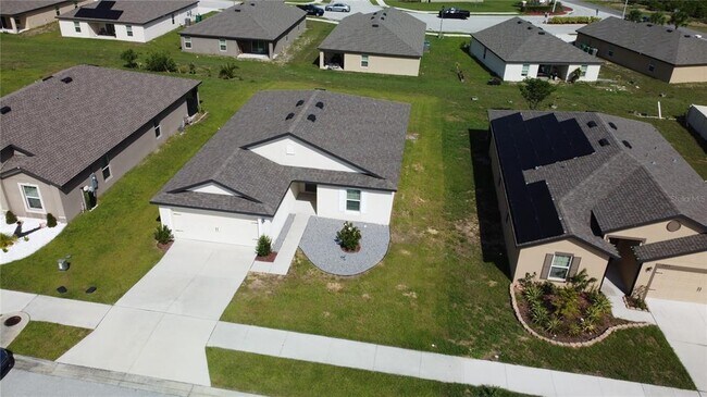 2033 Amber Sweet Cir in Dundee, FL - Building Photo - Building Photo