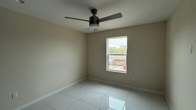 504 Gale St in Laredo, TX - Building Photo - Building Photo