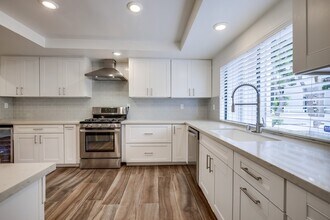 6 Goodwill Ct in Newport Beach, CA - Building Photo - Building Photo