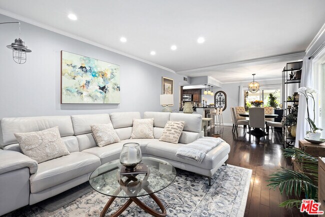 6708 Hillpark Dr-Unit -403 in Los Angeles, CA - Building Photo - Building Photo