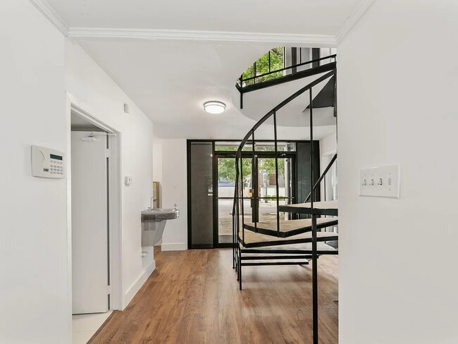 2813 Rio Grande St in Austin, TX - Building Photo - Interior Photo