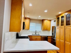 5846 Pontiac Dr in San Jose, CA - Foto de edificio - Building Photo