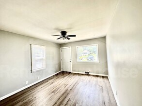 1210 1/2 West Street in Des Moines, IA - Foto de edificio - Building Photo