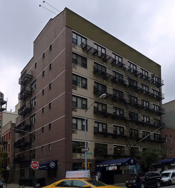 1433-1435 York Ave in New York, NY - Building Photo