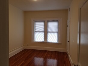 1563 Beacon St, Unit 3 in Brookline, MA - Foto de edificio - Building Photo