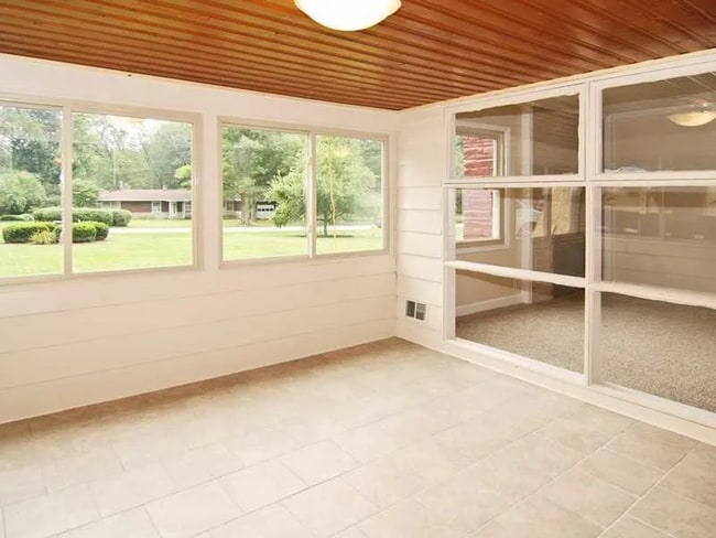 10118 Holaday Dr W in Carmel, IN - Building Photo - Building Photo