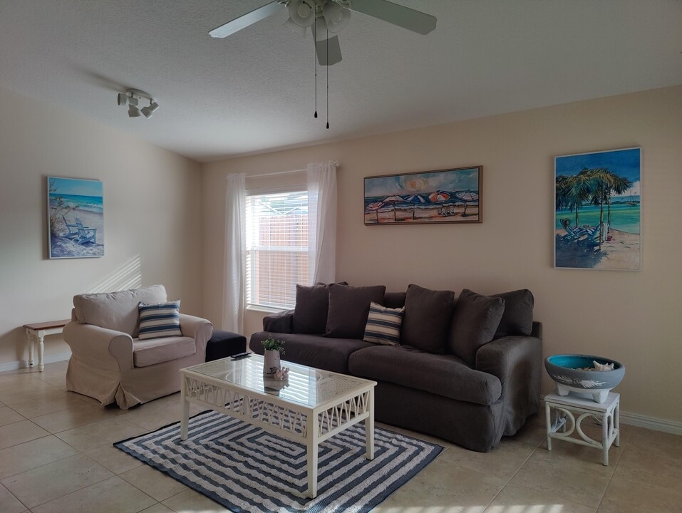 5795 SE Mitzi Ln in Stuart, FL - Building Photo