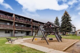 Chancellor Gate in Saskatoon, SK - Building Photo