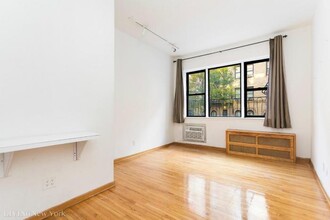 225 E 82nd St in New York, NY - Building Photo - Building Photo