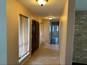 17406 Spicewood Springs Ln in Spring, TX - Foto de edificio - Building Photo