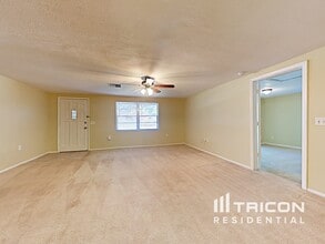 43 Lake Shore Dr in Palm Harbor, FL - Building Photo - Building Photo