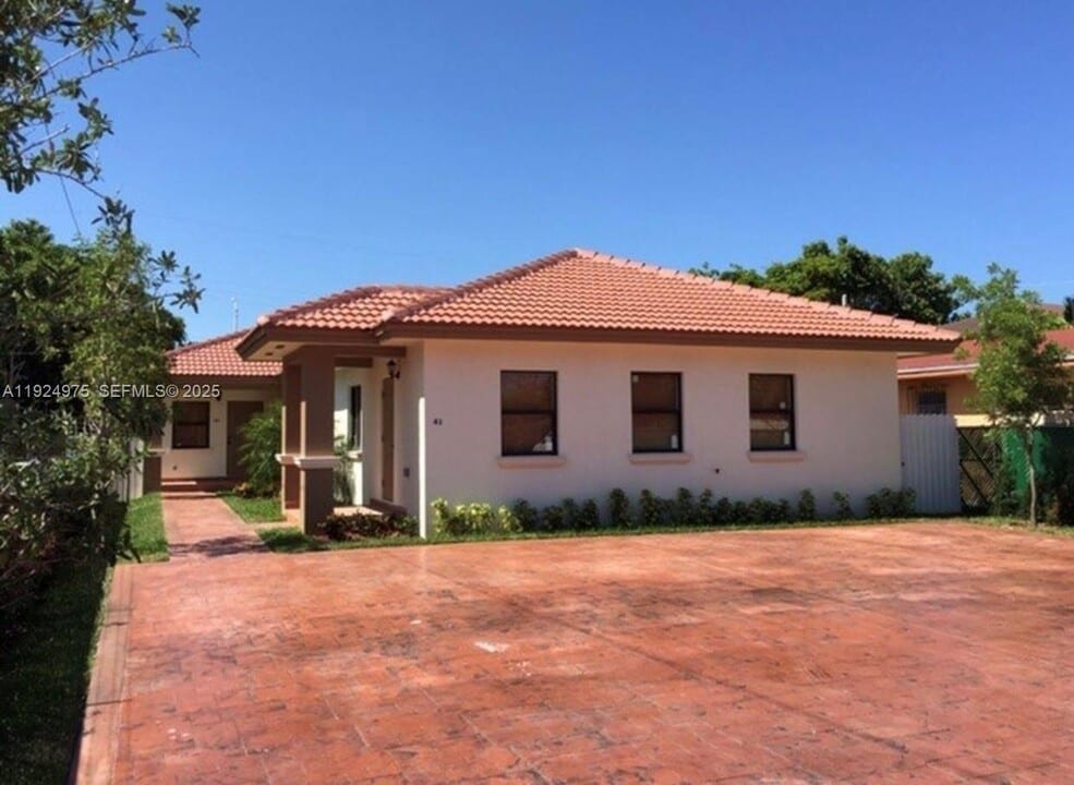 41 W 14th St in Hialeah, FL - Building Photo