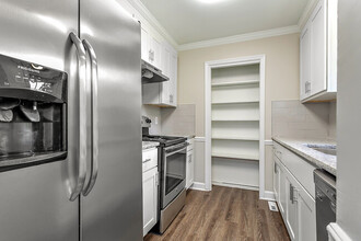 1818 Bonnie Ln in Charlotte, NC - Foto de edificio - Building Photo