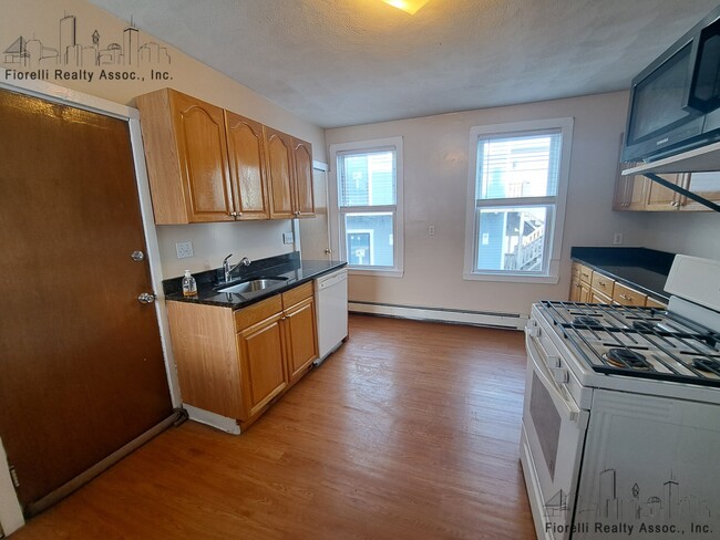 85 Ferrin St, Unit 3 in Boston, MA - Foto de edificio - Building Photo