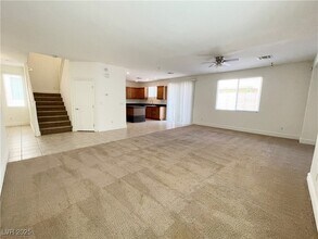 9748 Waukegan Ave in Las Vegas, NV - Foto de edificio - Building Photo