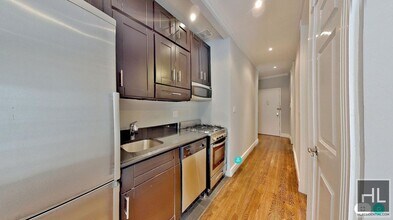 East 18th Street, Unit C3 in New York, NY - Foto de edificio - Building Photo