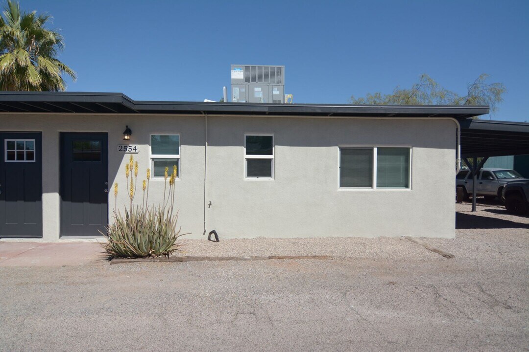2554 E Silver St in Tucson, AZ - Building Photo