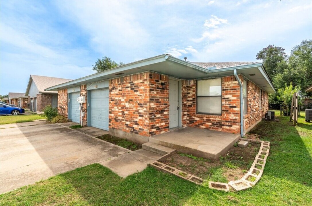 206 Barrett Pl in Edmond, OK - Building Photo