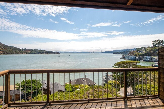 24 Linda Vista Ave in Tiburon, CA - Building Photo - Building Photo