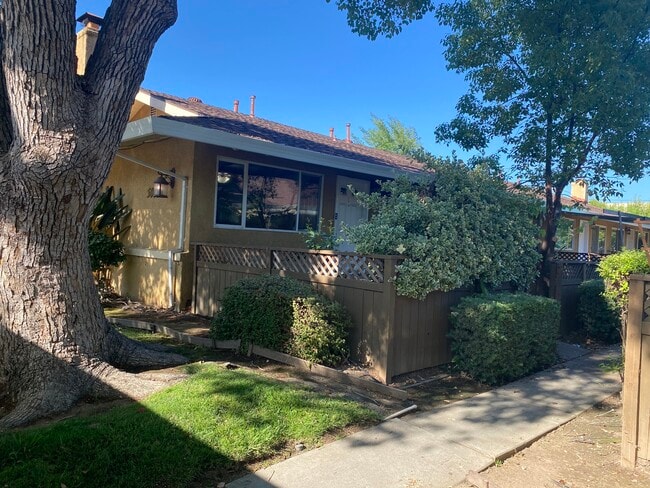 5008 Bremner Way, Unit 1 in Sacramento, CA - Building Photo - Building Photo