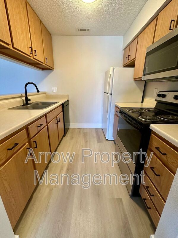 2340 N 44th St in Lincoln, NE - Building Photo - Building Photo