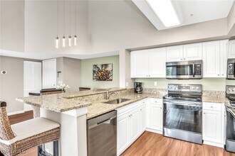 1250 Wildwood Lakes Blvd in Naples, FL - Building Photo - Building Photo