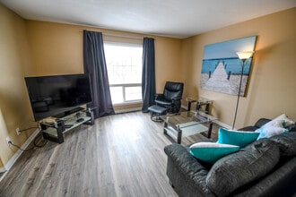 9004-9095 95 Ave in Grande Prairie, AB - Building Photo - Building Photo