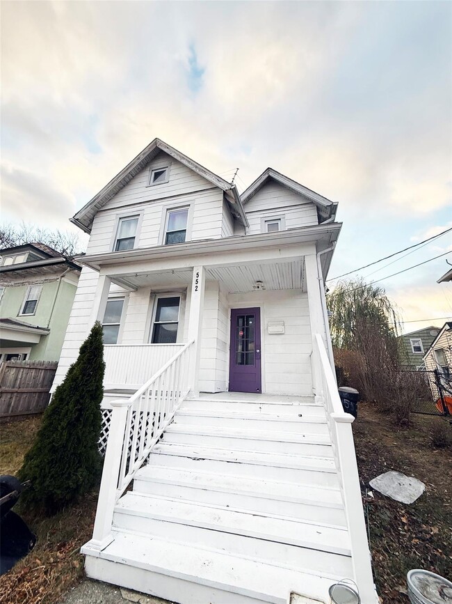 552 Willett Ave in Port Chester, NY - Building Photo - Building Photo