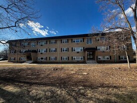 25 N Maple Ct in Addison, IL - Building Photo