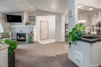 15300 112th Ave NE in Bothell, WA - Foto de edificio - Building Photo