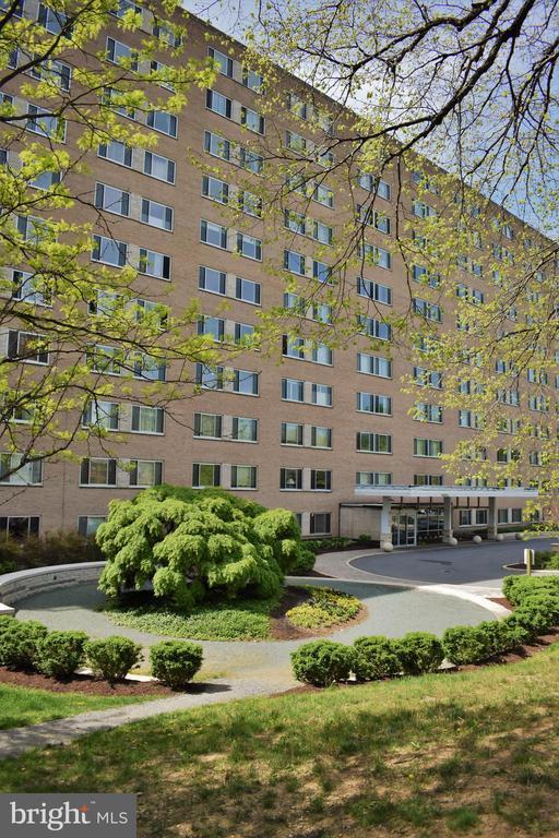 1900 Lyttonsville Rd in Silver Spring, MD - Building Photo - Building Photo