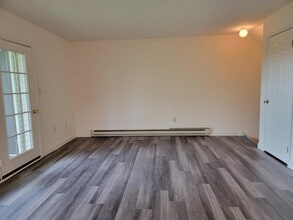 137 E Walnut St, Unit 2 in Ephrata, PA - Foto de edificio - Building Photo