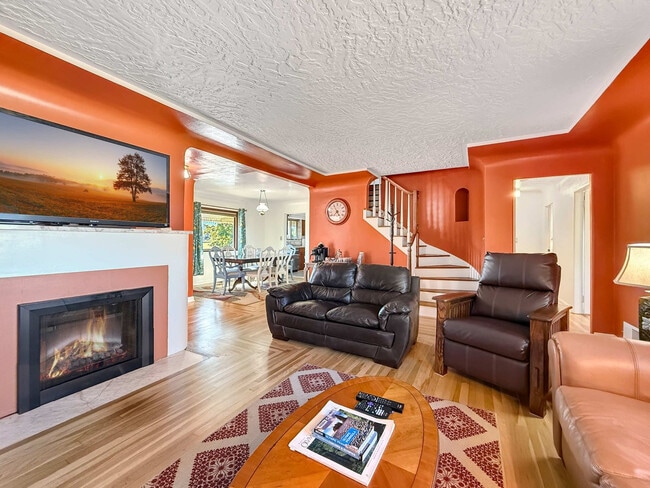 1430 W Hendrickson Rd in Sequim, WA - Foto de edificio - Building Photo