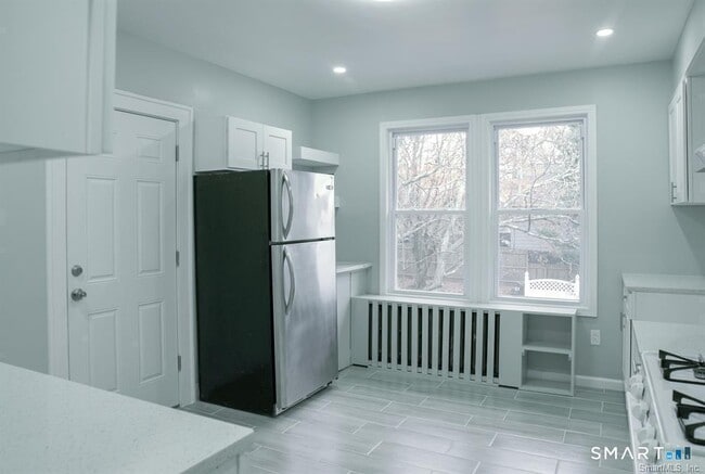 23 Lake St in Waterbury, CT - Building Photo - Building Photo