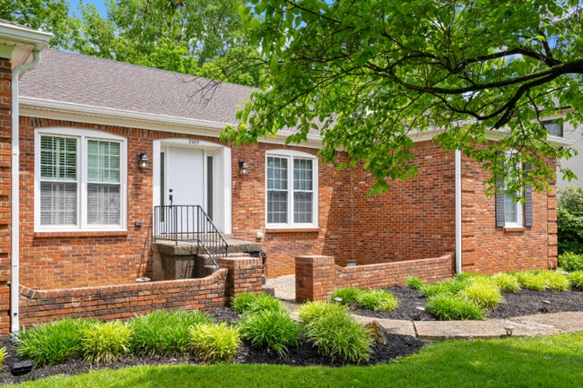2205 Bell Tavern Ct in Louisville, KY - Building Photo - Building Photo