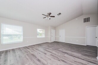 911 San Rafael Way in Kissimmee, FL - Foto de edificio - Building Photo