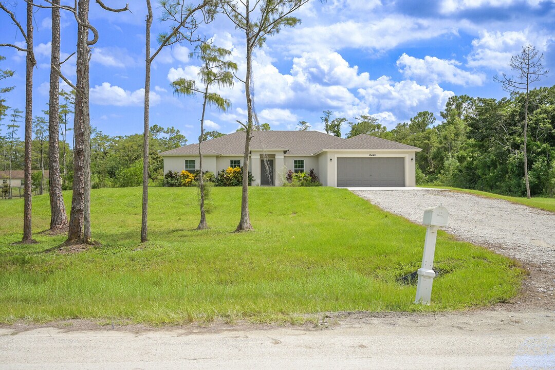 16440 81st Ln N in The Acreage, FL - Building Photo