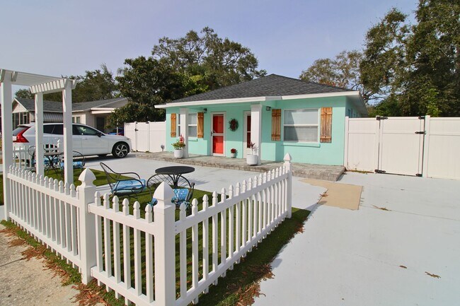 536 Roanoke St in Dunedin, FL - Building Photo - Building Photo