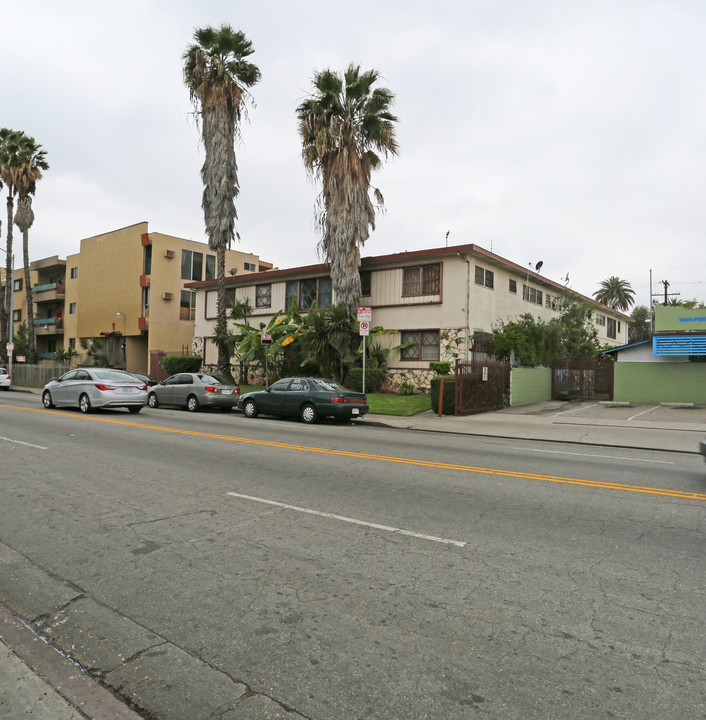 319 S Normandie Ave in Los Angeles, CA - Foto de edificio