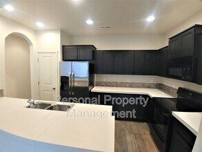 1329 NE 72nd Way in Vancouver, WA - Foto de edificio - Building Photo