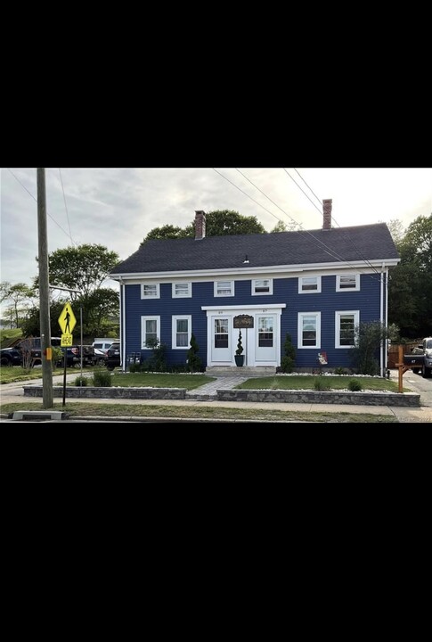 87 Mechanic St, Unit 2 in Pawcatuck, CT - Building Photo