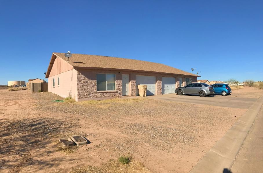 10859 W Carousel Dr in Arizona City, AZ - Building Photo