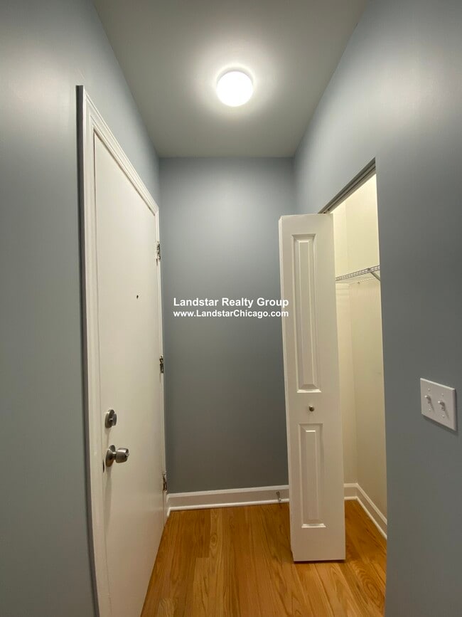 1645 W Pratt Blvd, Unit 1645 W. Pratt #2I in Chicago, IL - Foto de edificio - Building Photo