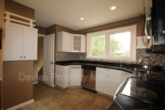 12203-12149 149 Ave NW in Edmonton, AB - Building Photo - Building Photo